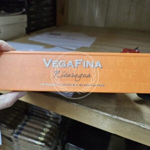VegaFina Nicaragua Robusto + A Glass Ashtray 🍂